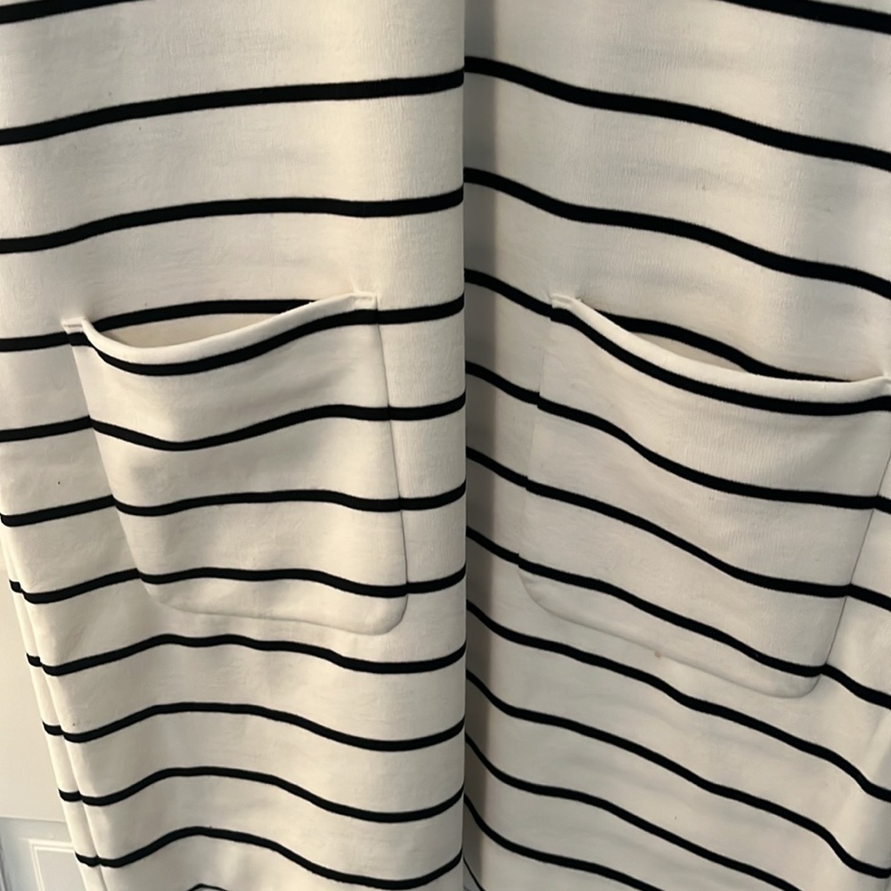Joe Fresh - white and black striped dress ! Ruffle collar and pockets. - Picture 4 of 5